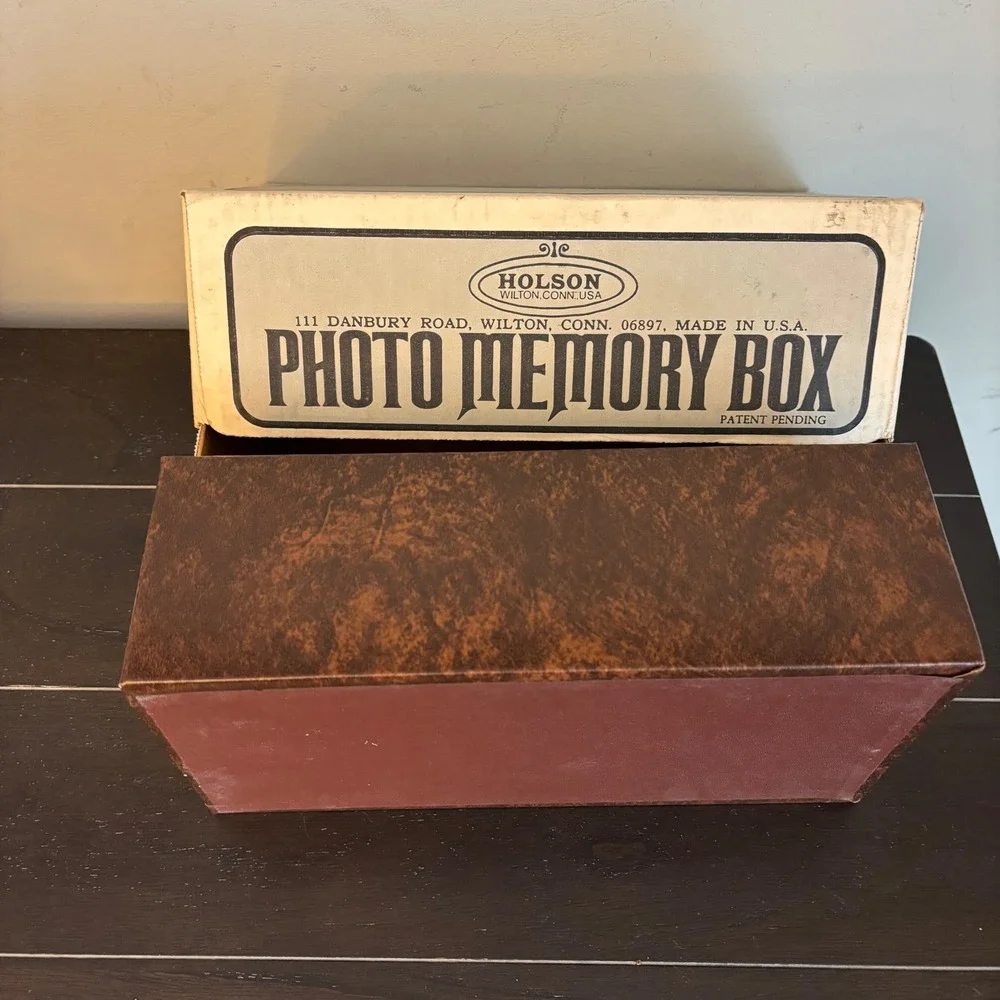 Vintage Holson Photo Memory Box | Faux Leather | 3.5 x 5 Photos | 200 Photos